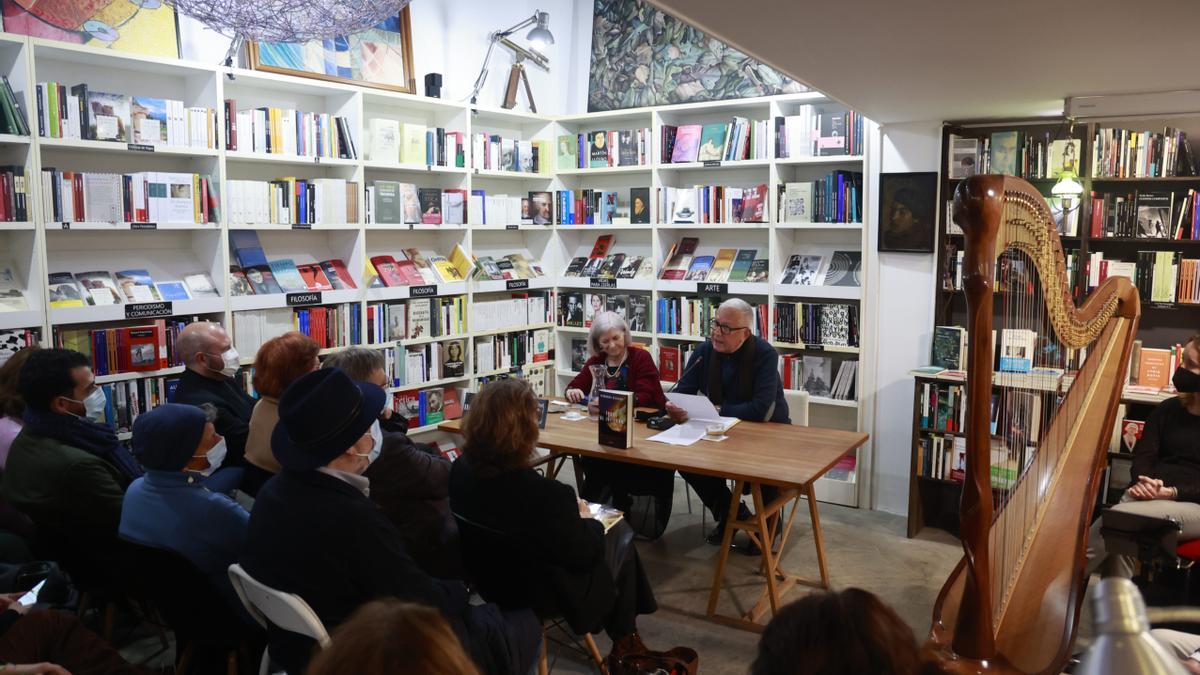 La librería Ramon Llull.