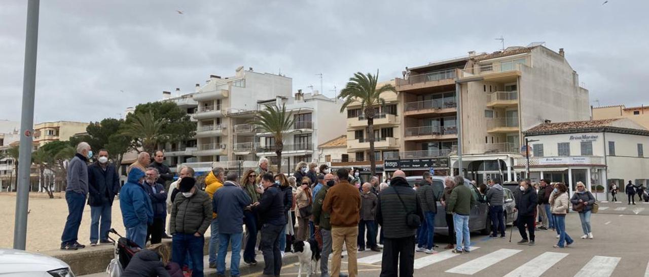 Una imagen de la concentración de hoy en el Port de Pollença.