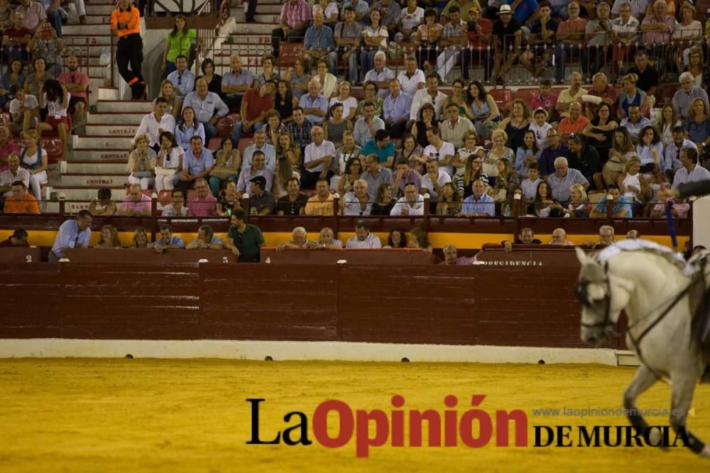 Ambiente en la corrida de rejones de la Feria de M