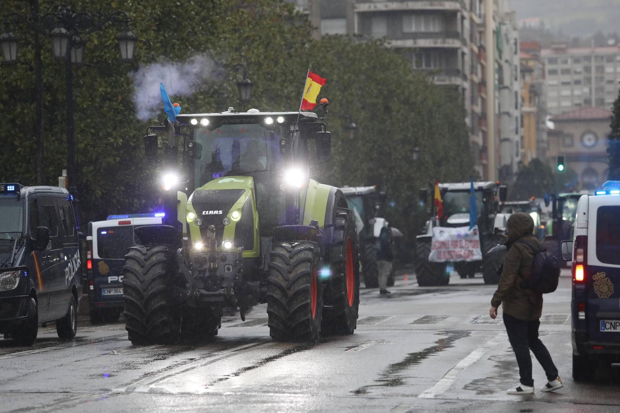 Protestas de los ganaderos y agricultores en Oviedo