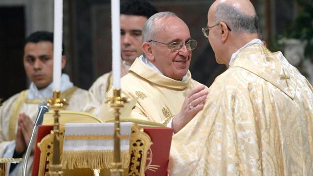 El Papa Francisco, en su primera misa como Pontífice, en la capilla Sixtina