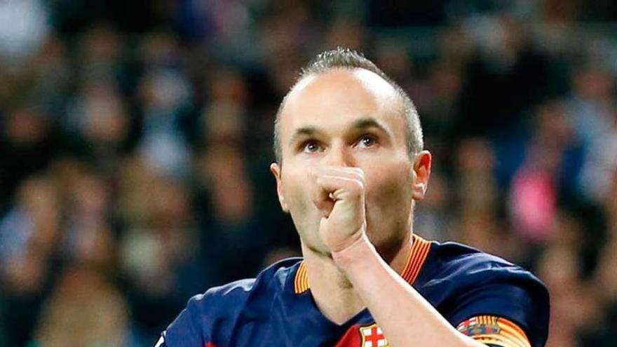 Andrés Iniesta celebra un gol con el Barcelona.