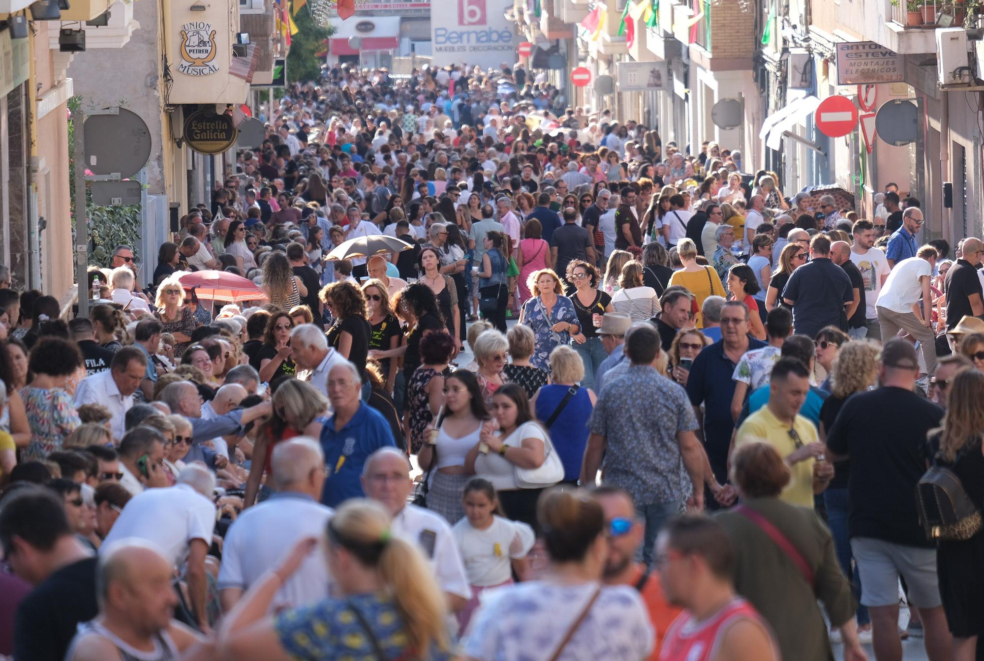 Así ha sido el desfile conmemorativo del 200 aniversario de los Moros Viejos de Petrer