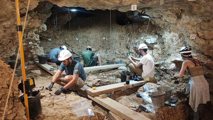 Noves excavacions a les Teixoneres i al Toll per aprofundir en el poblament Neandertal a la Catalunya Central