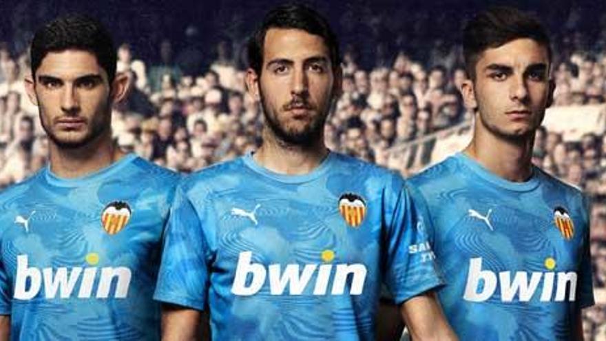 PUMA presenta la tercera equipación del Valencia CF