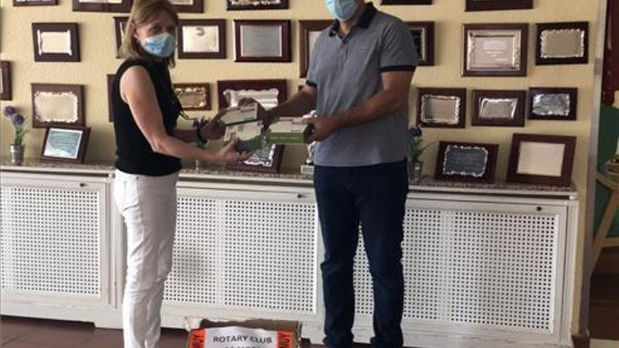 El Club Rotary Cáceres dona material sanitario a las residencias