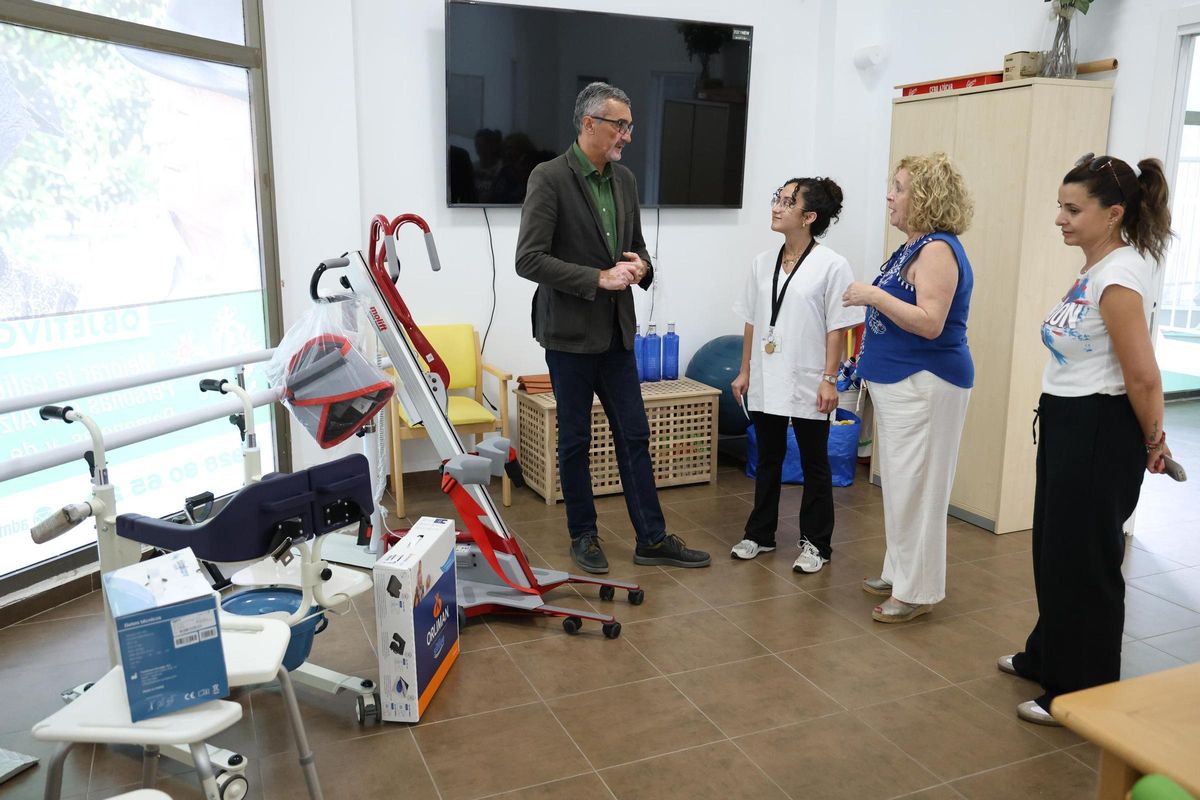 Marci Acuña, en la entrega de subvenciones a AFA Lanzarote