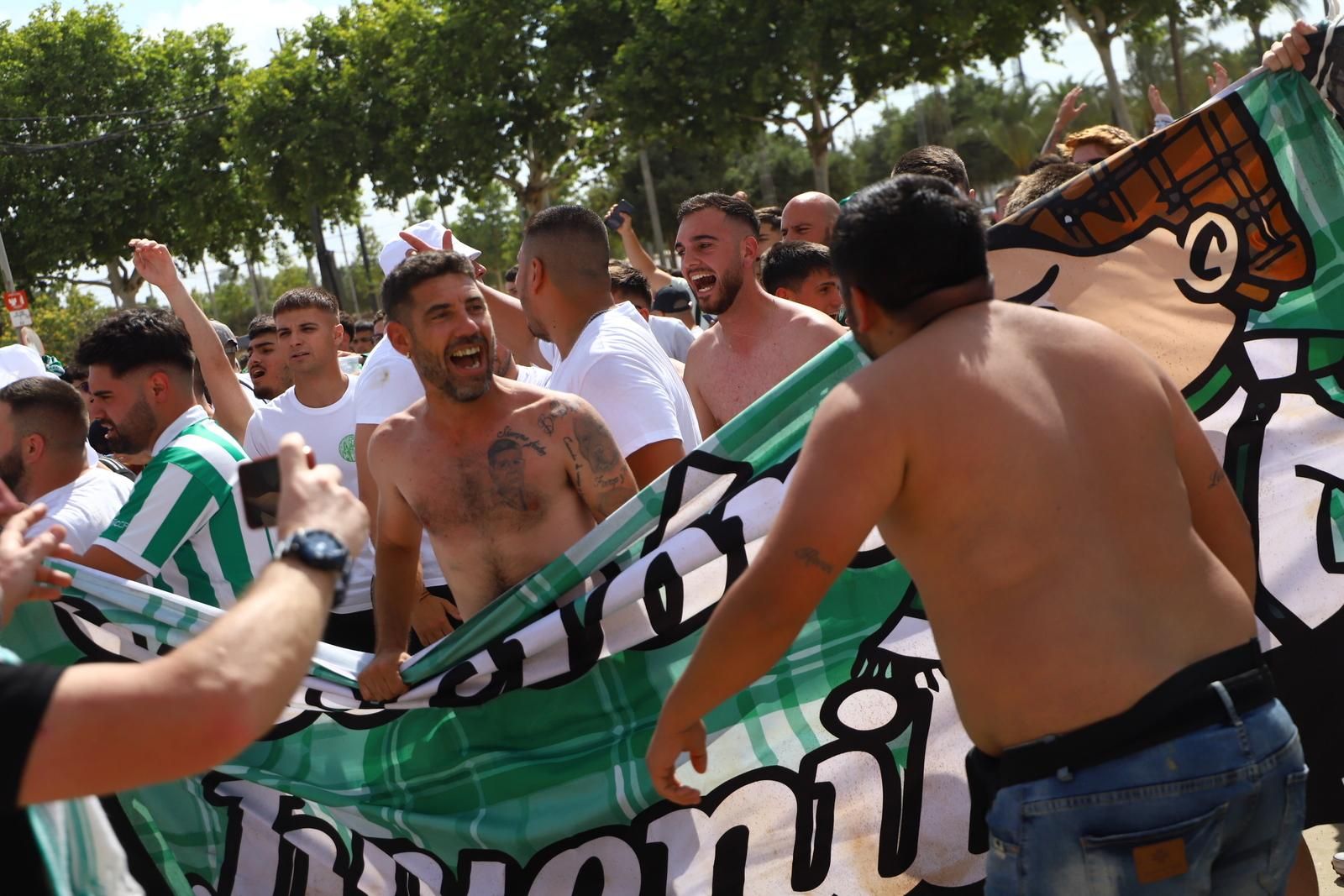 Córdoba CF-Ponferradina | El espectáculo de los aficionados en la Fan Zone de El Arcángel