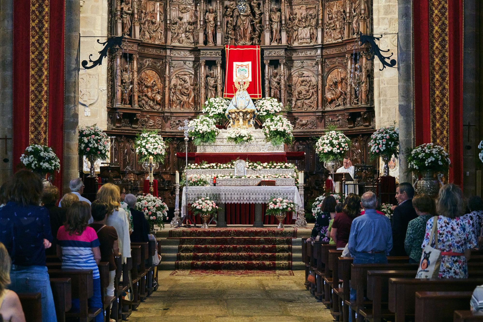 La patrona de Cáceres sigue recibiendo a los cacereños