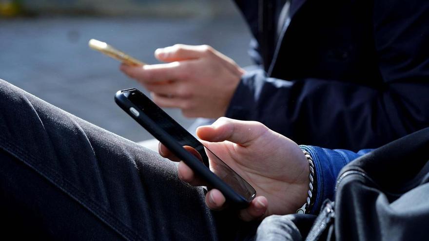 Adolescencia libre de móvil: llega a Mallorca el movimiento de padres para retrasar el primer &#039;smartphone&#039; hasta los 16 años