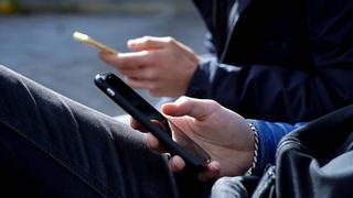 Adolescencia libre de móvil: llega a Mallorca el movimiento de padres para retrasar el primer 'smartphone' hasta los 16 años
