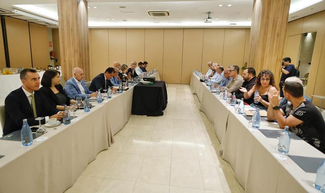 Las patronales del turismo y la hostelería en la provincia de Santa Cruz de Tenerife, Ashotel y Aero, se reúnen con los sindicatos UGT, Intersindical, USO y FSC