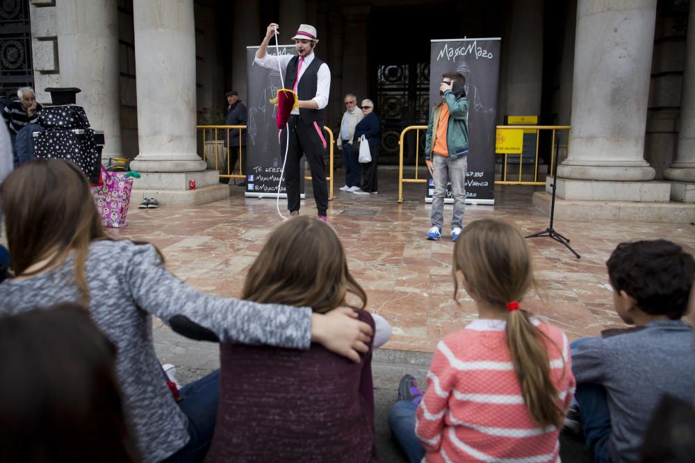 La plaza del Ayuntamiento, también llena en Semana Santa