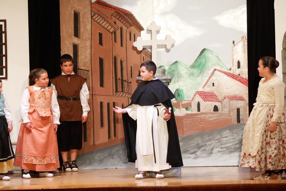 Niños en la representación de los ''''Miracles'''' de Sant Vicent Ferrer