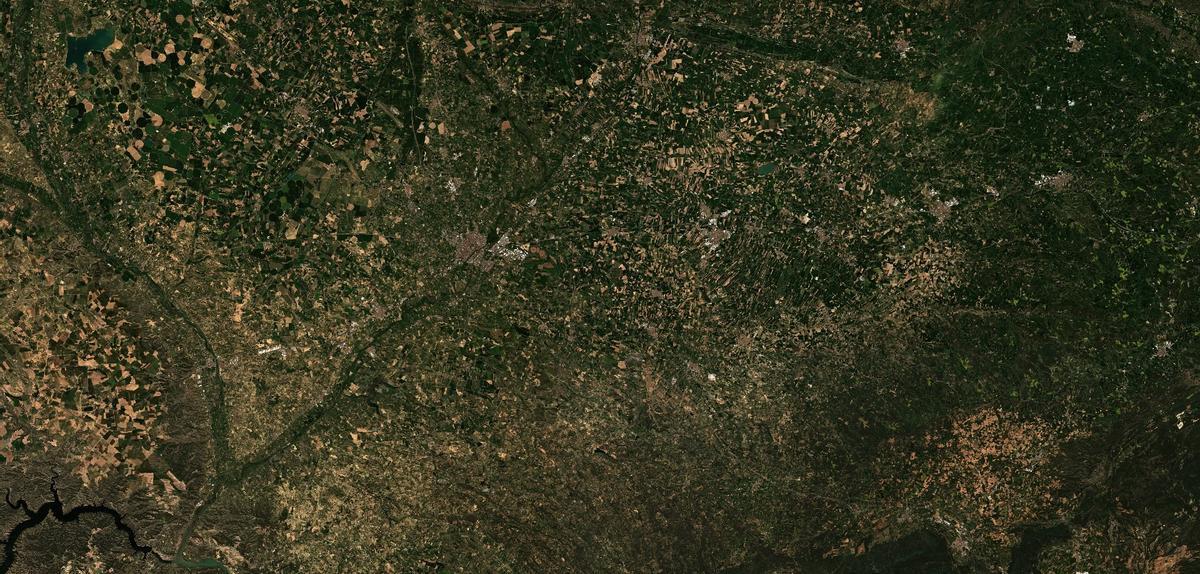Lleida (Segrià) y las comarcas limítrofes, en una imagen de satélite de finales de abril del 2025.