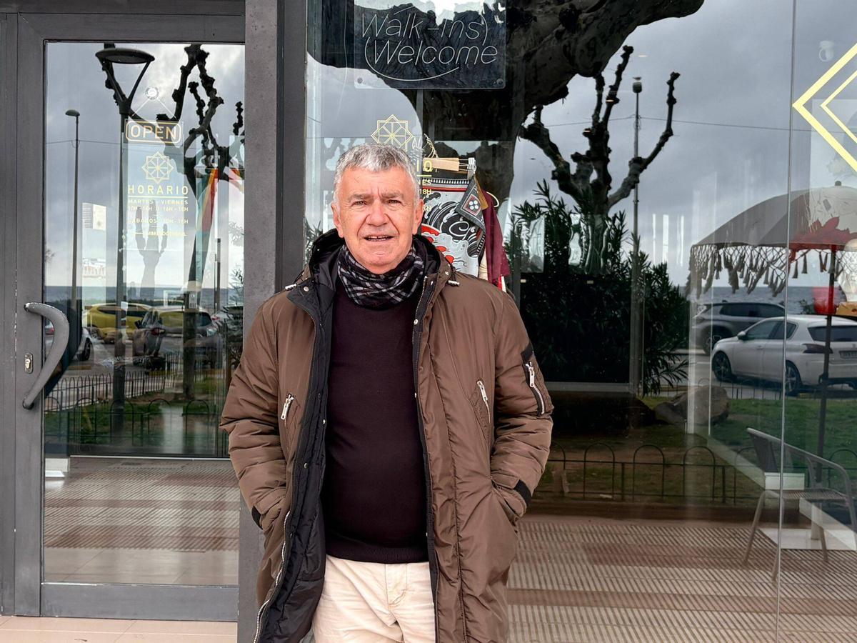 Juanjo Requena té 63 anys i fa de comercial autònom d’una empresa de gres