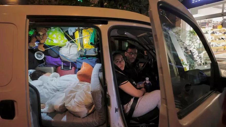 Condenados a vivir en una furgoneta: "Los niños preguntan para cuándo una cama"