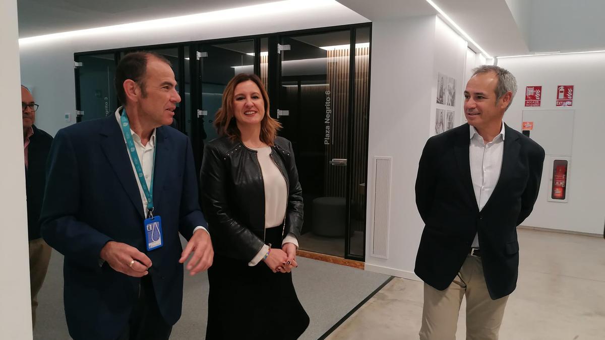 Dionisio García Comin CEO de Emivasa y Javier Macián, junto a María José Catalá.