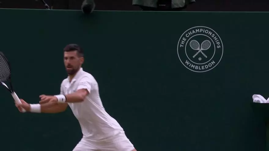 Djokovic y Aliassime: un baile en la pista para recordar