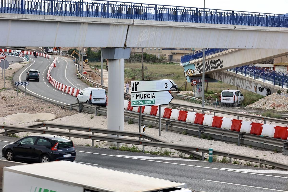 Las obras se están acometiendo estos días en uno de los carriles de la salida de la autovía hacia Ronda Norte.
