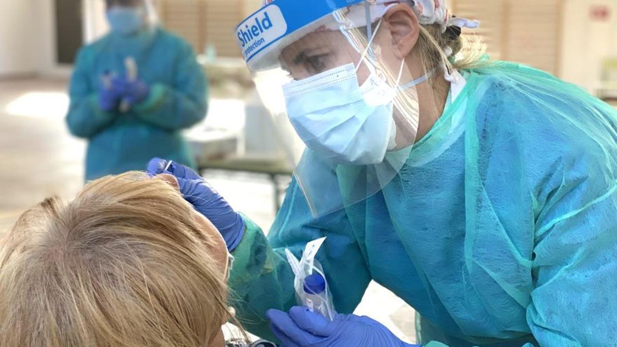 Precintada una clínica a Barcelona que oferia falses proves PCR Precintada una clínica a Barcelona que oferia falses proves PCR