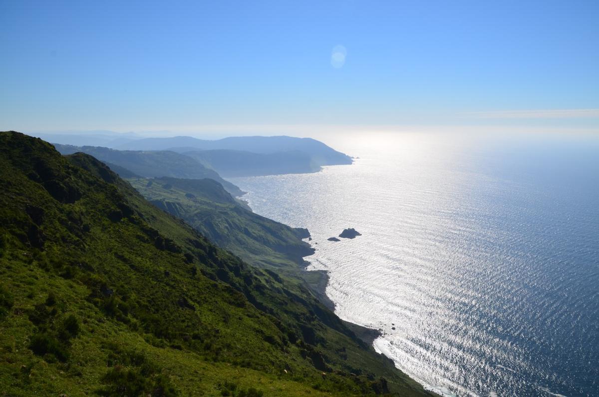 La playa de arena negra más bonita de España está en Galicia
