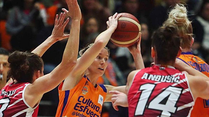 Encuentro entre el Valencia Basket y el Girona.