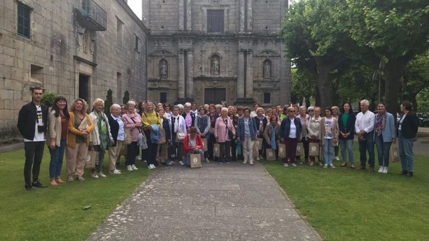 Las mujeres de Moaña visitan Poio en la salida del CIM | FDV