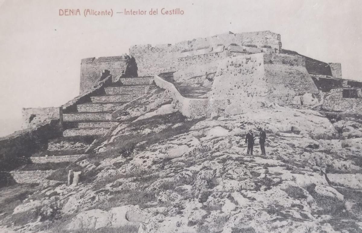 El castillo de Dénia: ruinas y terrazas de viñedos