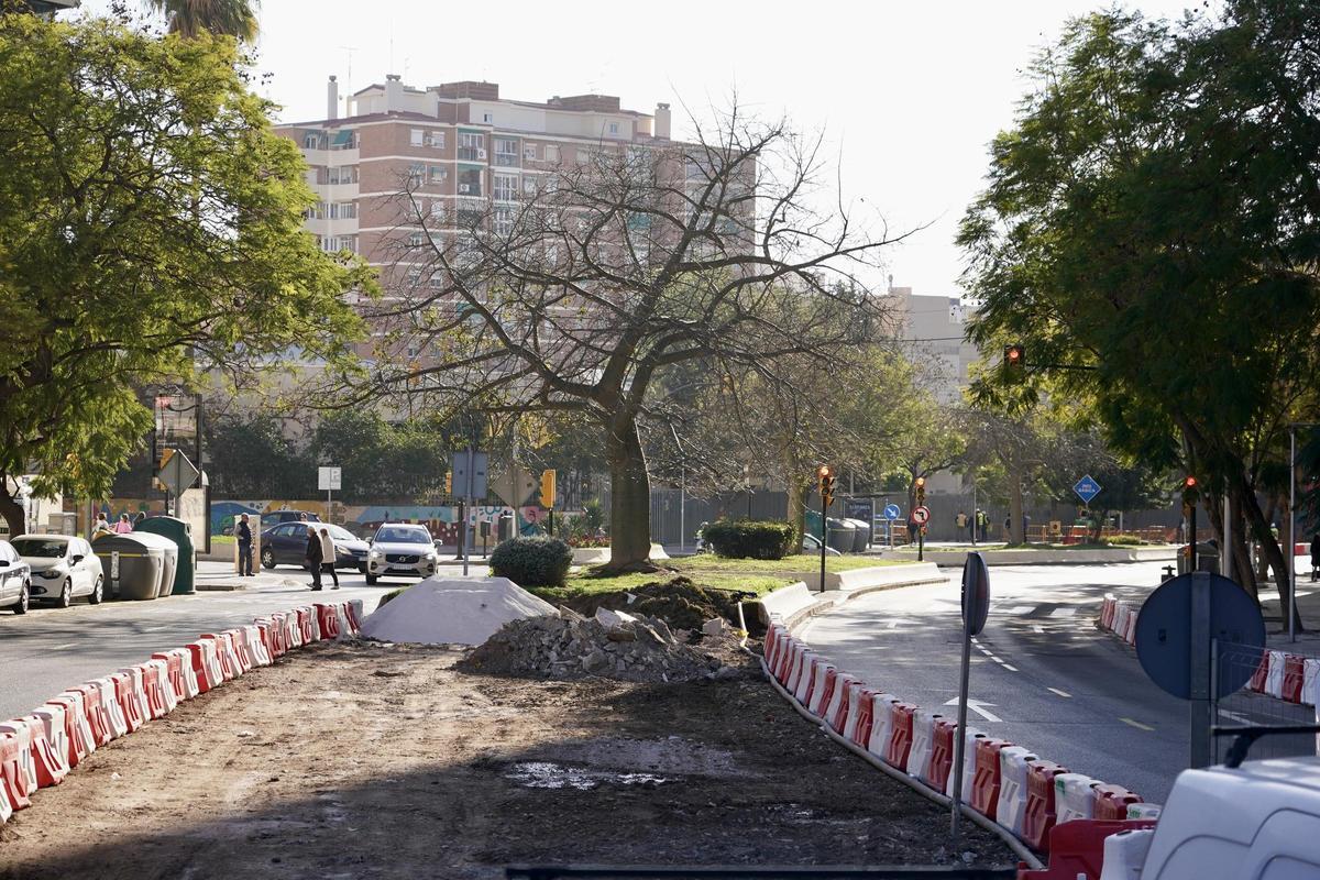 Obras en la calle Hilera para la prolongación del metro de Málaga hasta el Hospital Civil, en marzo de 2024.
