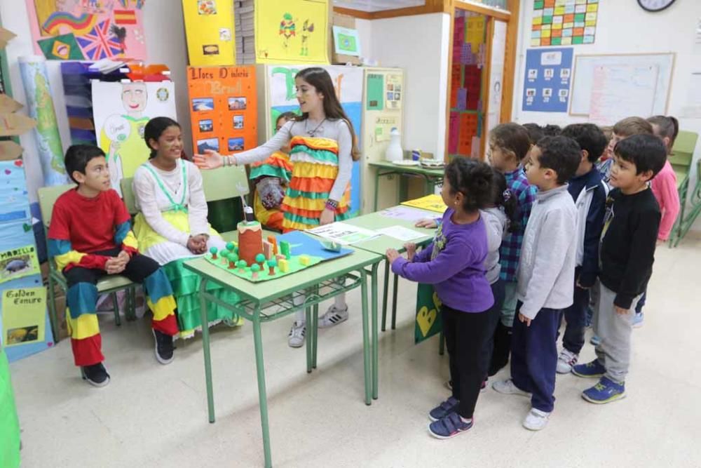 Los escolares ejercieron de anfitriones con sus propios compañeros