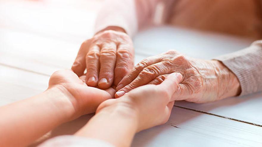 «Teoría de la abuela» o «hipótesis de la abuela».