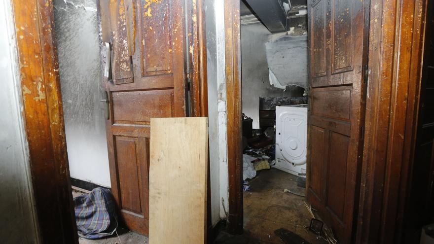 Desalojo frustrado en el narcopiso de la avenida de Oza: los ocupas se pasan del cuarto al primer piso