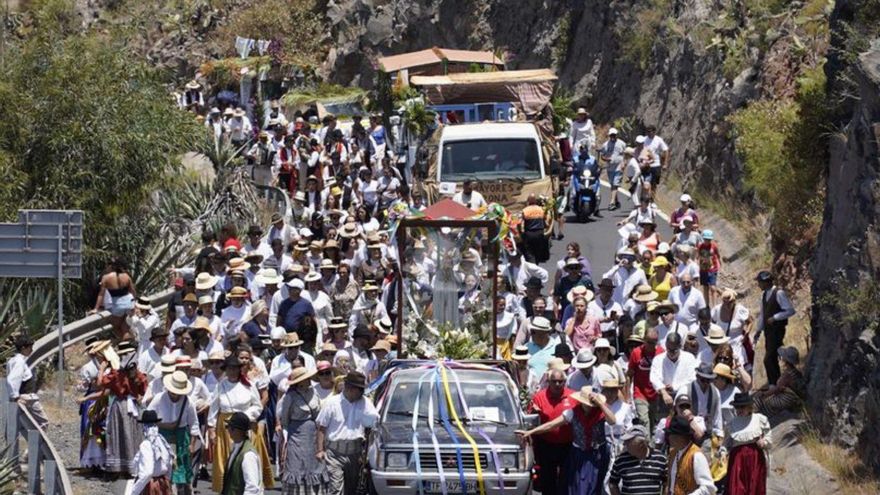 Thousands of pilgrims participate in the pilgrimage from Fatima to La Centinela