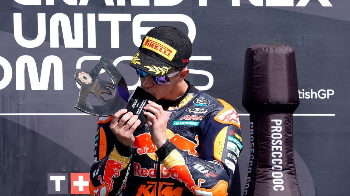 Rueda celebra su victoria en Silverstone