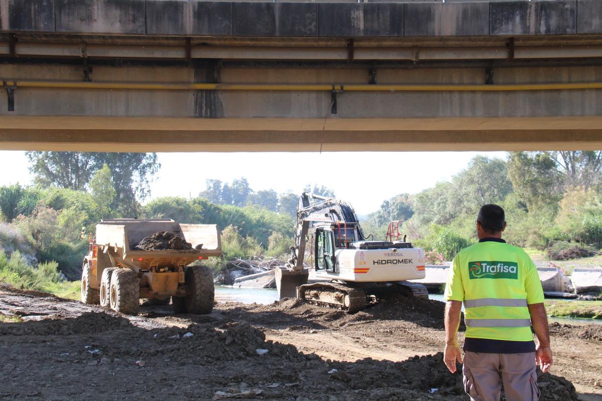 Las obras de limpieza del cauce del río Guadalhorce deben terminar este mismo año.
