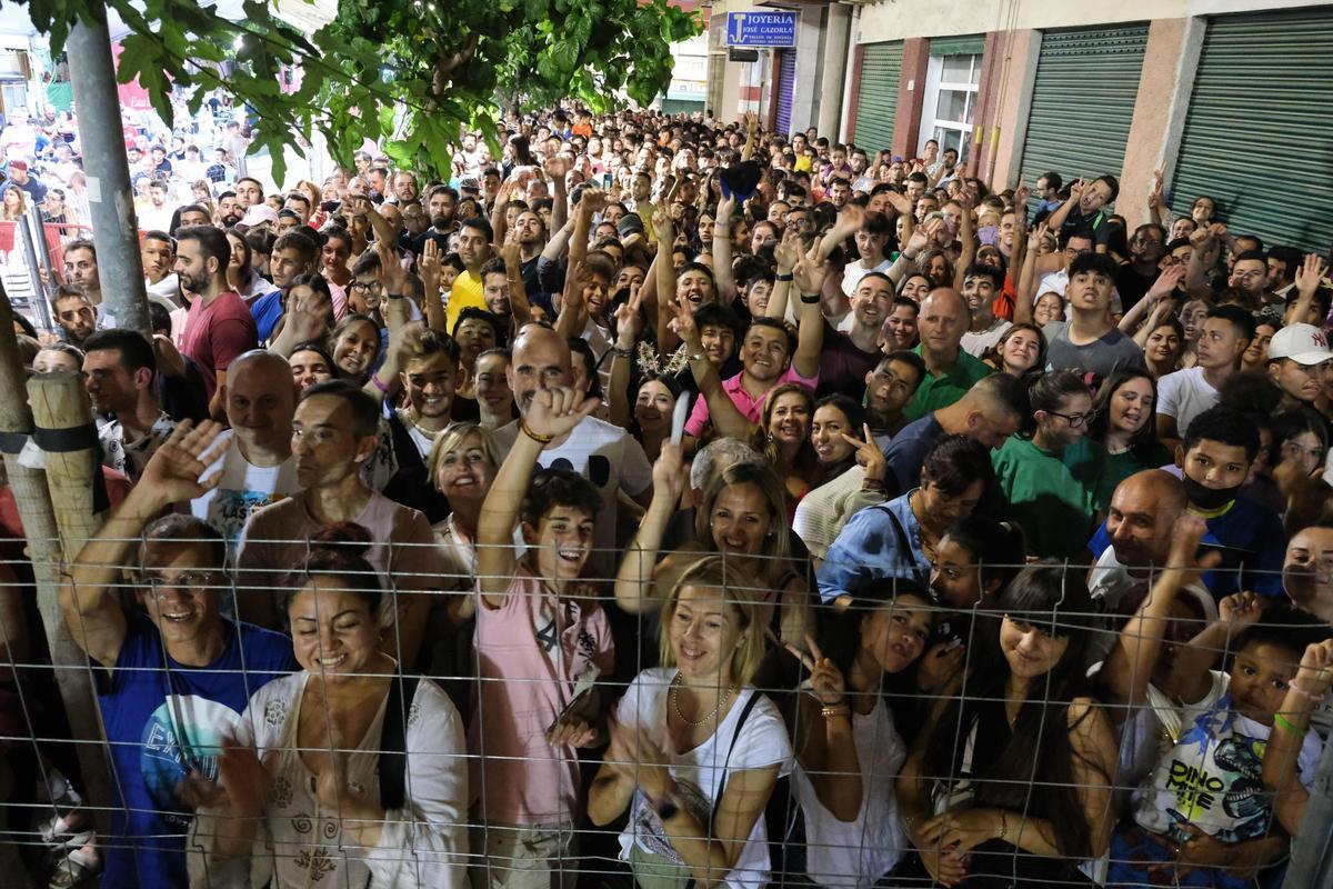 La celebración de las Hogueras depara actos multitudinarios