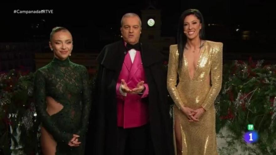 Ana Mena hace temblar a Pedroche en las Campanadas de TVE con un espectacular y arriesgado vestido
