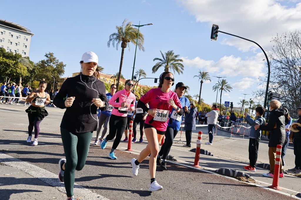 Imágenes del recorrido de la Carrera de la Mujer: avenida Pío Baroja y puente del Reina Sofía (I)