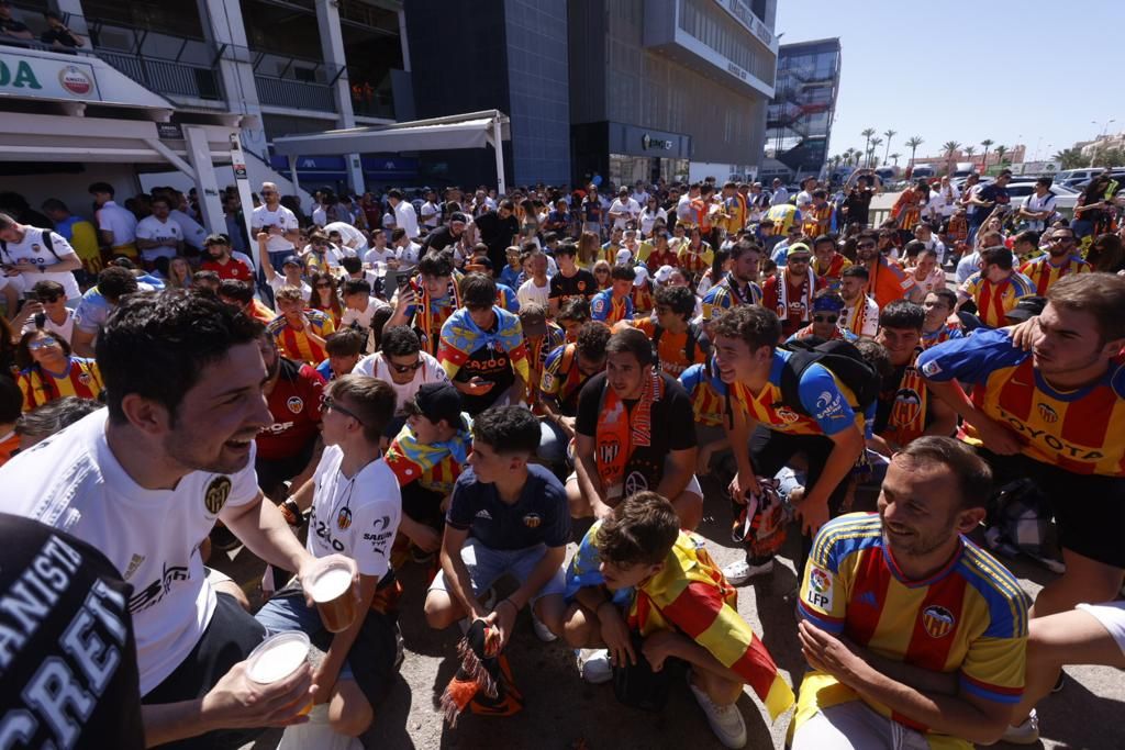 La afición del Valencia CF ante el Elche