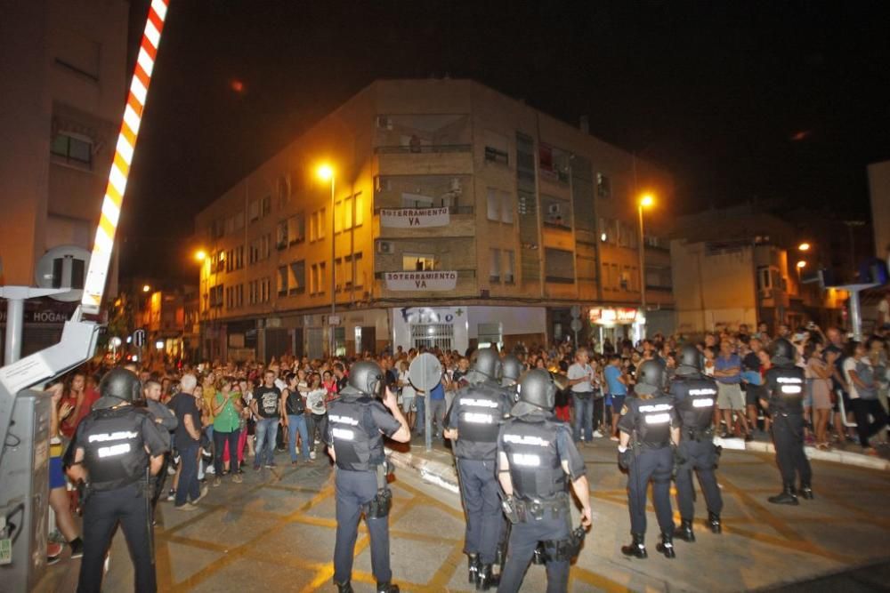 Numerosos heridos durante la protesta en las vías tras la intervención policial