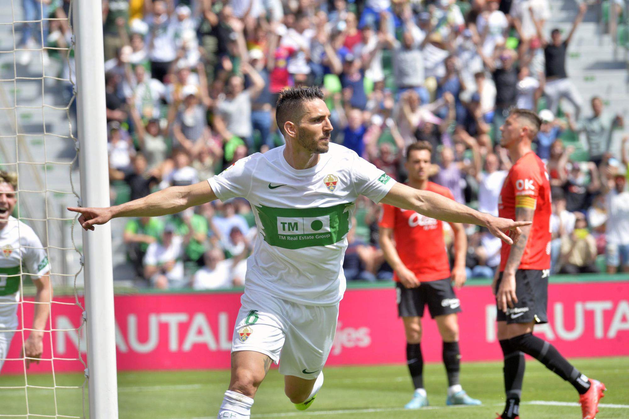 El Elche abraza la permanencia (3-0)