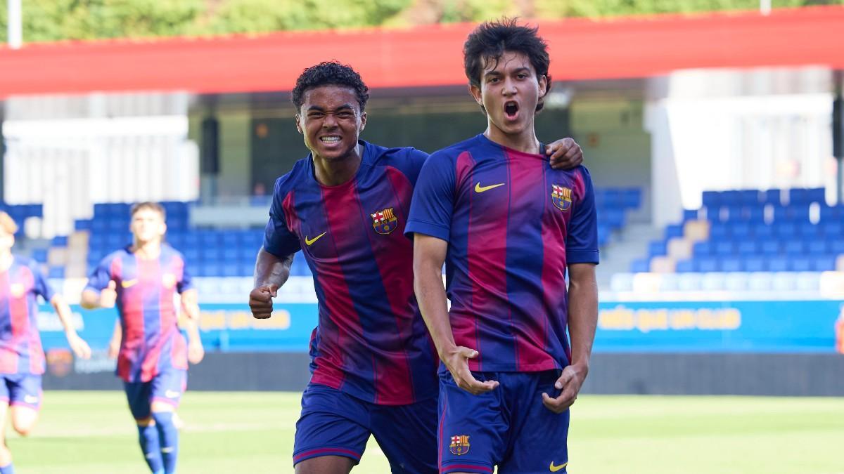 Shane Kluivert y Adrián Guerrero celebran con rabia un gol
