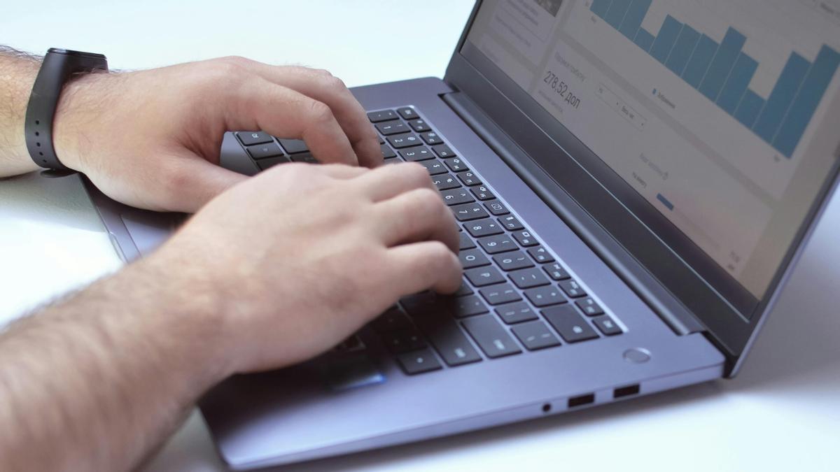 El salario medio de un analista web en España