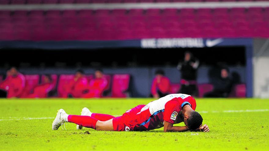 Blackman sigue sin entrenarse con el Sporting y apunta a baja para la Copa