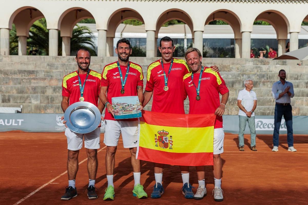 Antonio Alcaraz, con el resto de componentes de la selección española +45