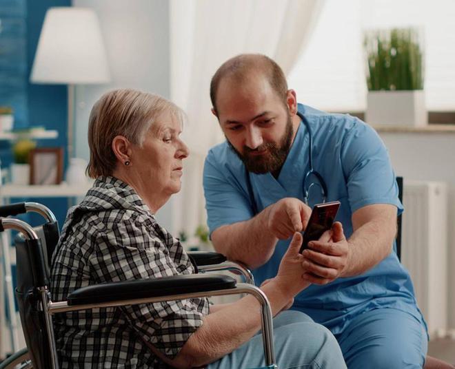 Les baixes en el sector de les cures creixen el 70% i posen en risc l’atenció