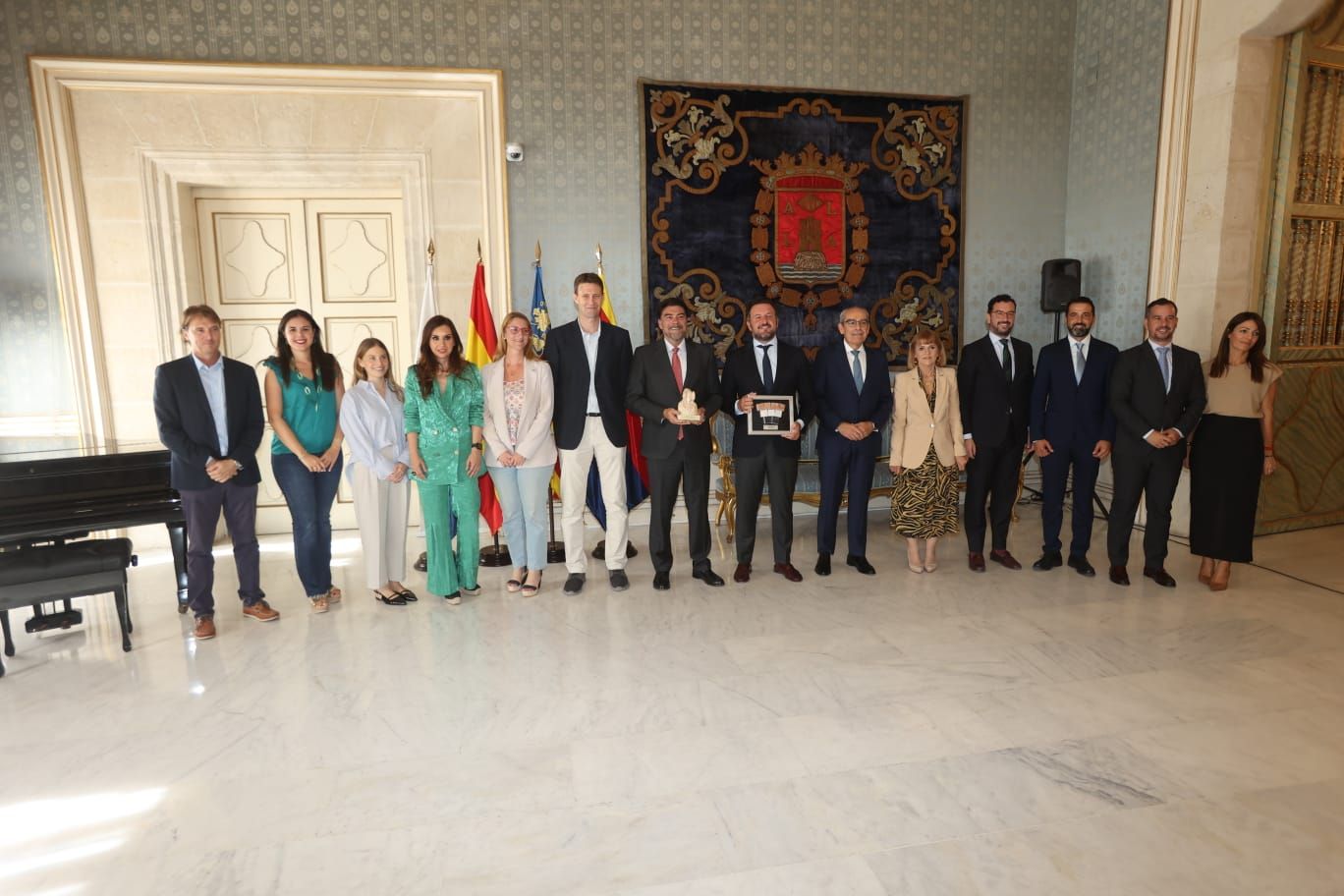 Las fotos de la "cumbre histórica" de los alcaldes de Alicante y Elche