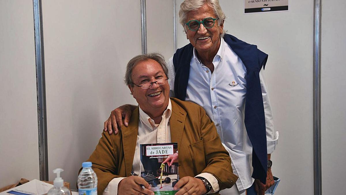 José Manuel Otero Lastres con Pepe Domingo Castaño.   | // CARLOS PARDELLAS