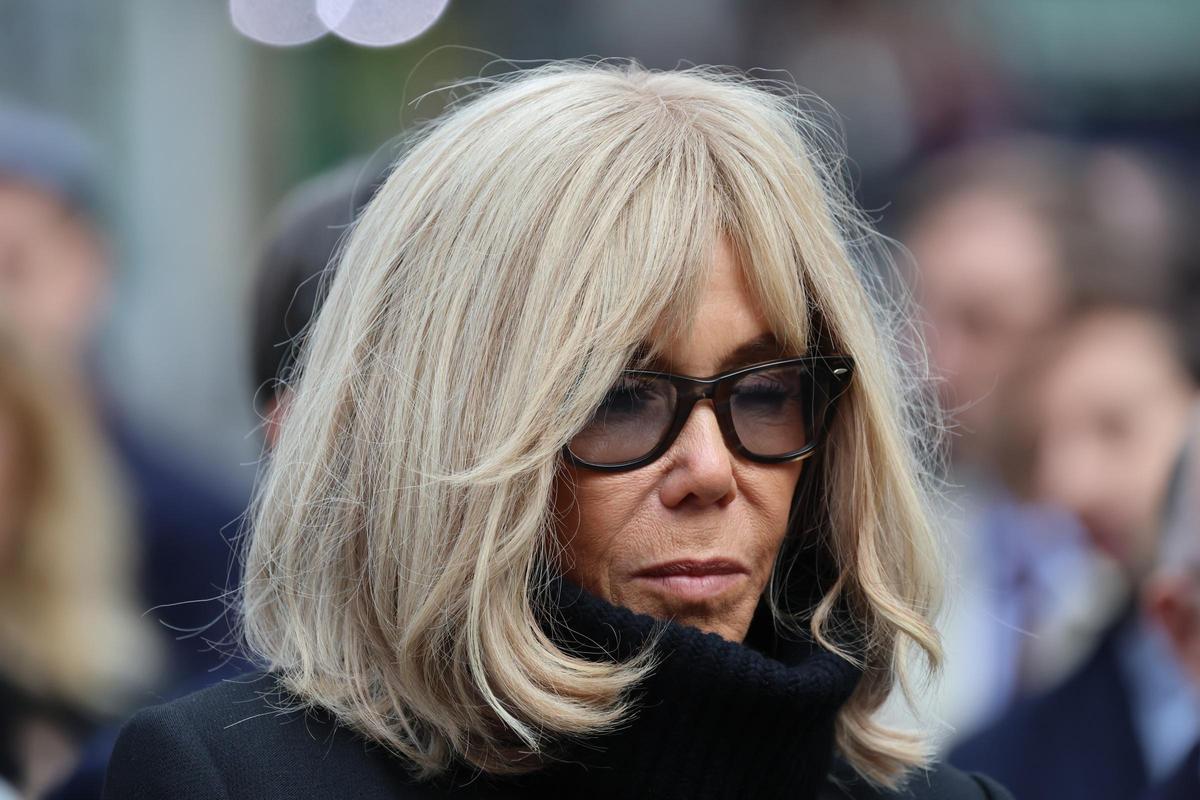 Fins a 8 mesos de presó per als 10 acusats de ciberassetjar Brigitte Macron